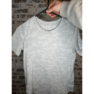 Lululemon | women gray camouflage athletic tee shirt
